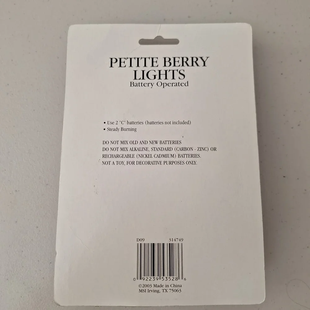 Vintage RARE Bright Tidings Petite Berry Cluster Lights Wreath Battery Op. NEW